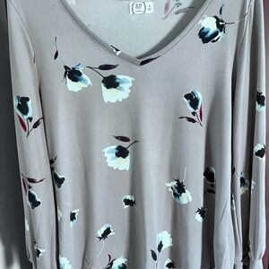 Maurices Gray Floral Long Sleeve Top